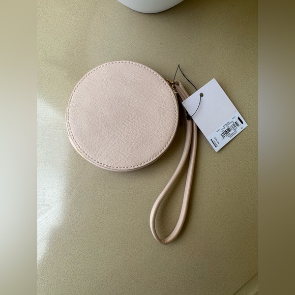 NEW LC Lauren Conrad Coin pouch/wristlet. - Picture 2 of 3